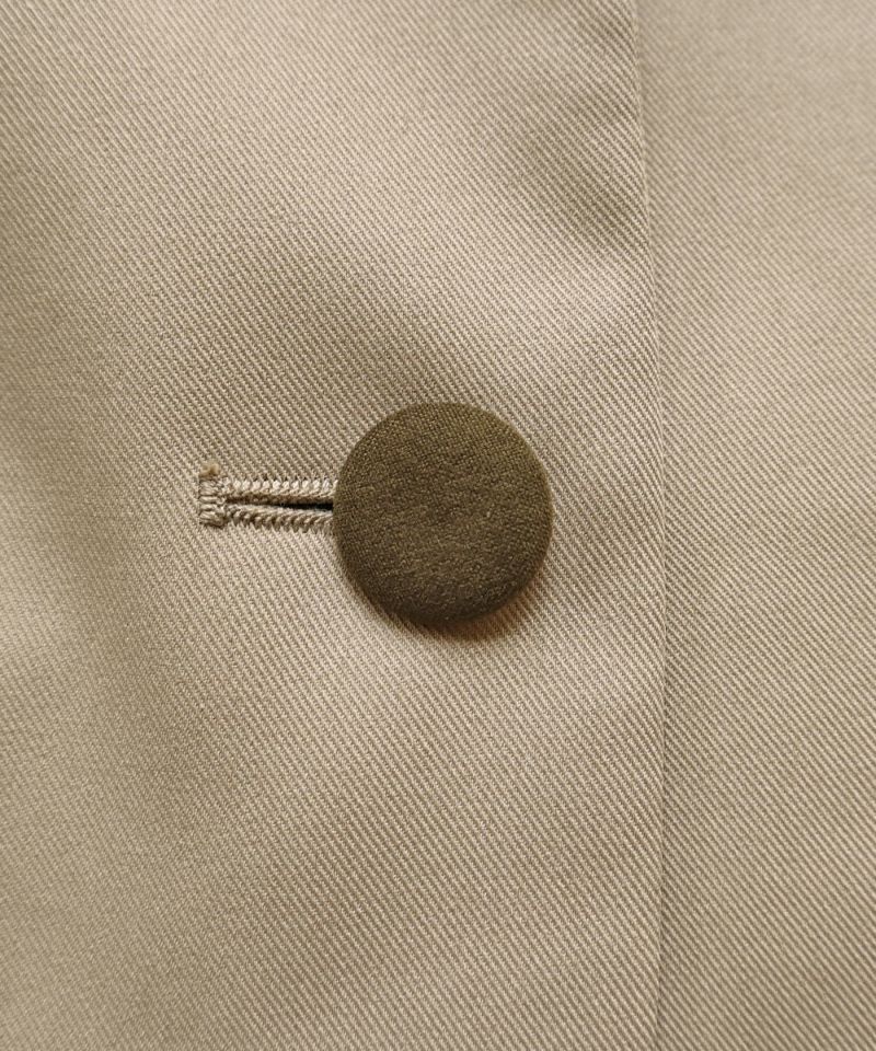 Button (light beige)