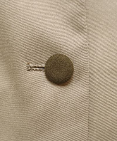 Button (light beige)