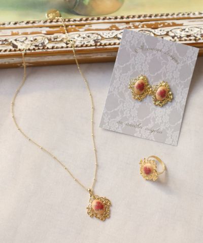 beige×red