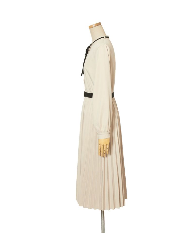 Side (off white x black)