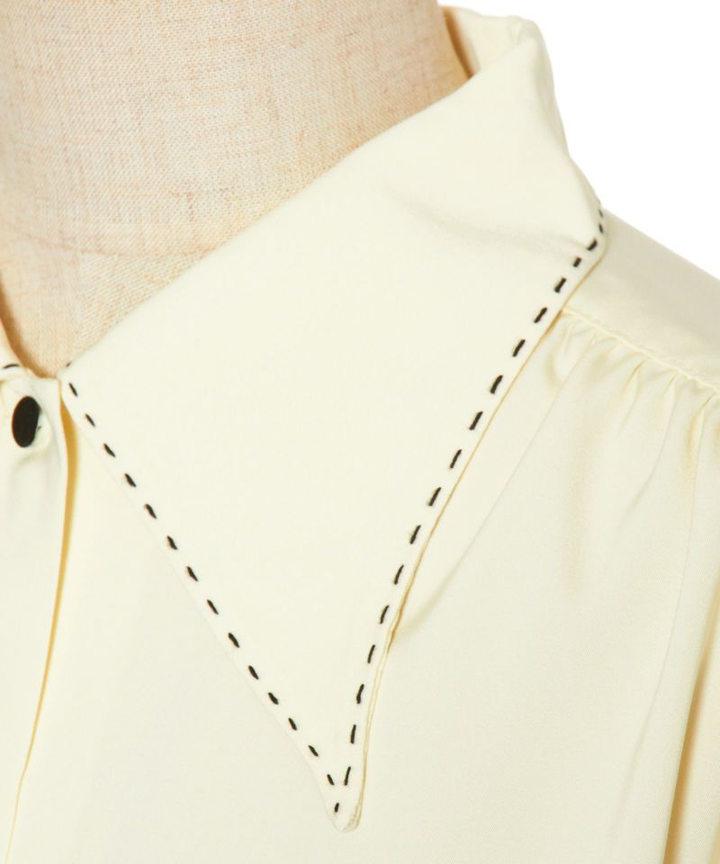 Collar up (off white)