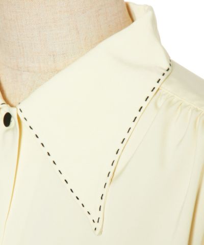 Collar up (off white)