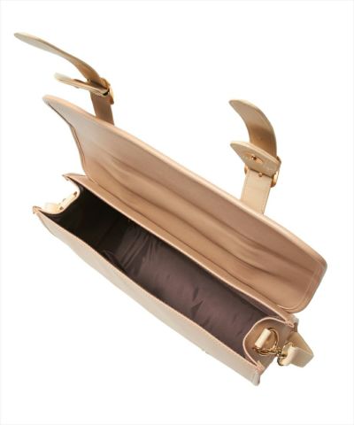 When the flap is opened (beige×white)