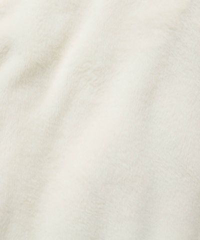 Lining up (ivory)