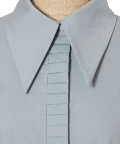 Collar up (light blue)