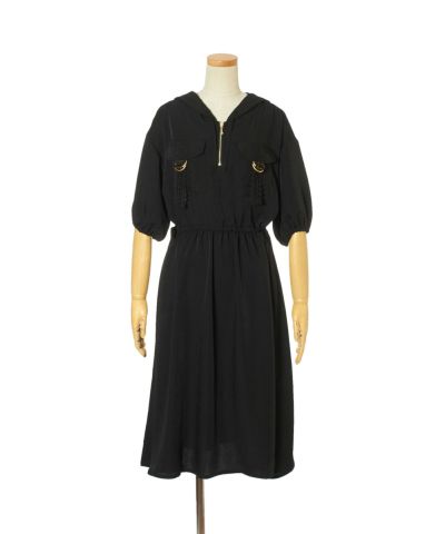 With a tied ribbon (black)