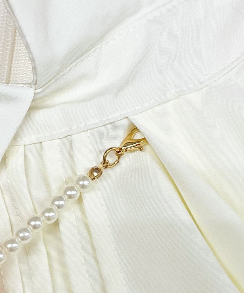*There is a loop at the back of the tuck, and the pearl part can be attached and detached.