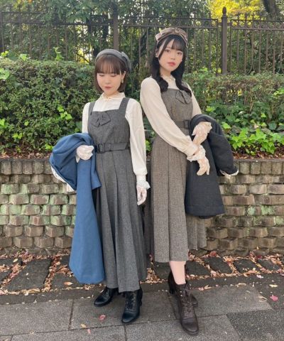Left: dark gray / 149cm Right: brown / 167cm