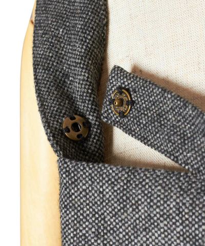 Button to remove front tie (dark gray)