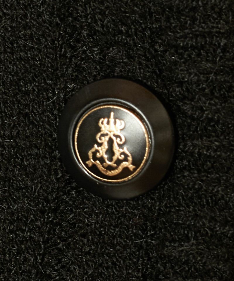 Button up (black)