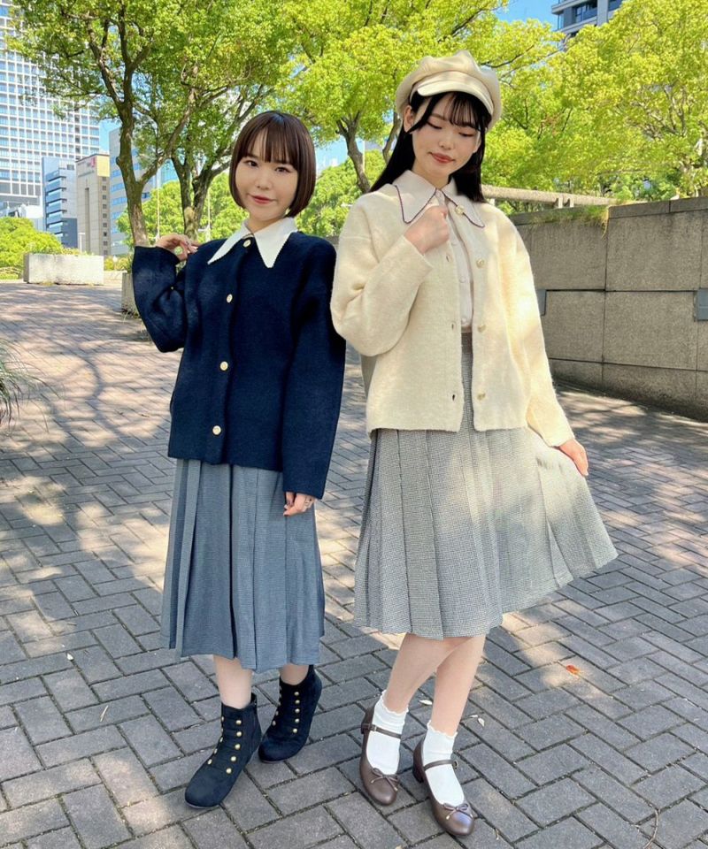 Left: off white×navy / 149cm Right: beige×red / 167cm