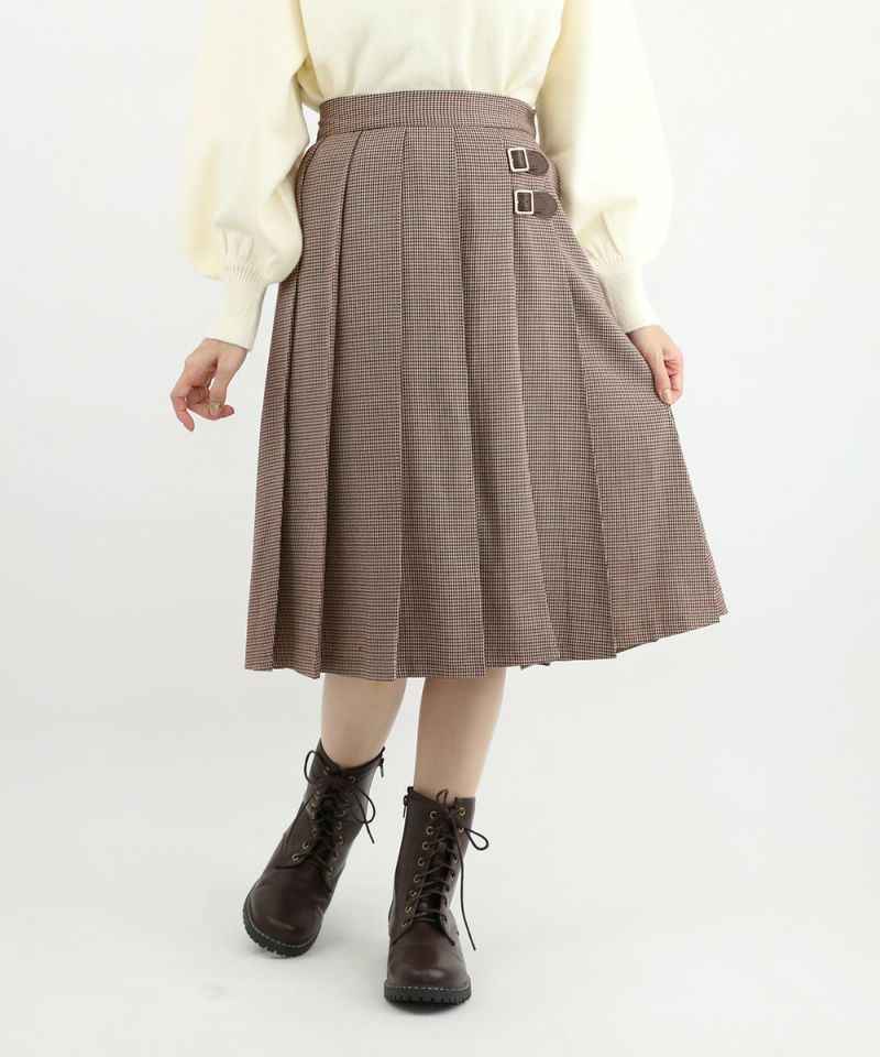 beige × red