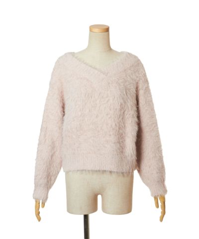 V-neck facing forward (light pink)