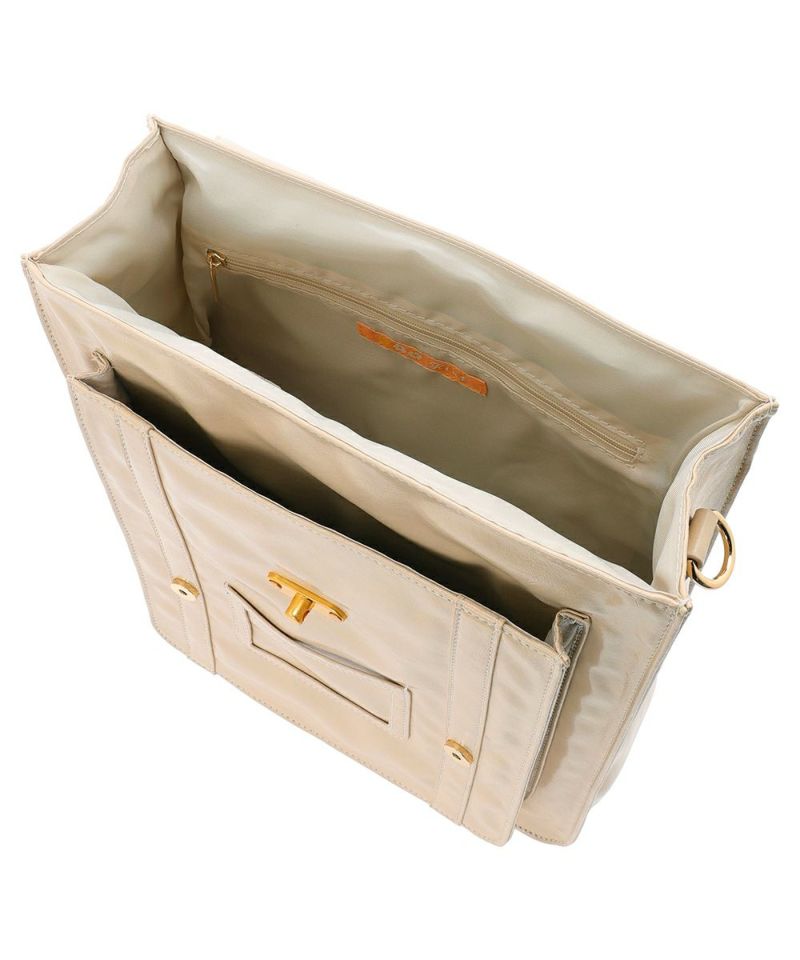 When the flap is opened (ivory)