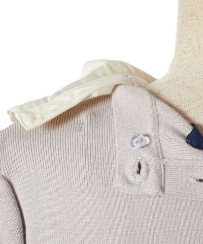 Collar up (light gray)