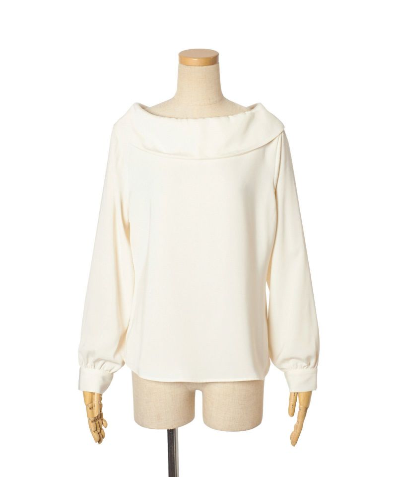 Collar turned back (off white)