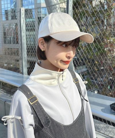 □ Logo embroidered satin cap / F i.n.t [49AB01a003]