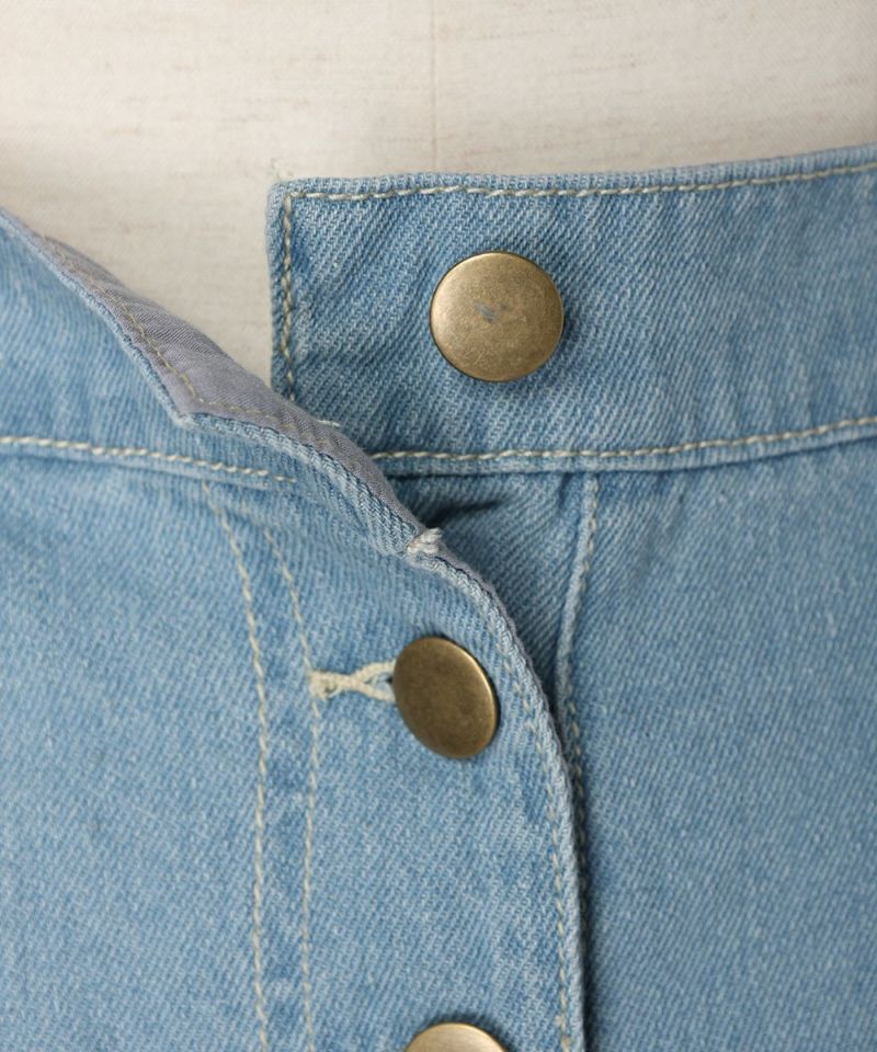 button (light blue)