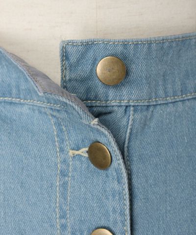 button (light blue)