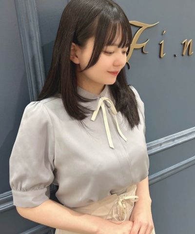 Logo embroidered collar blouse with ribbon tie/F i.n.t [49AF02h012]