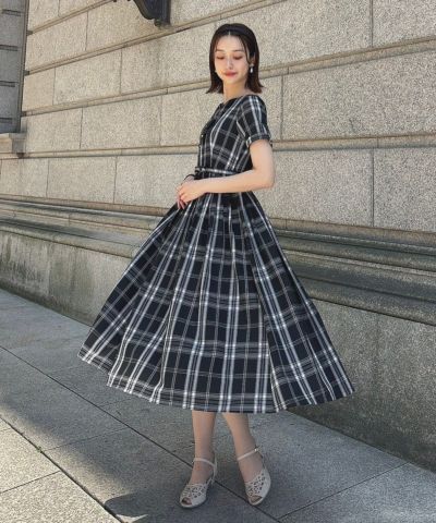 Key neck collar tuck dress/an3 Limited [49DE03g005]