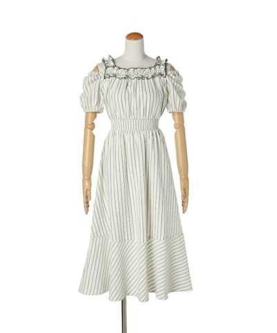 Off-the-shoulder (cream)