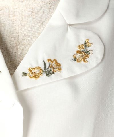 Embroidered collar (off white)