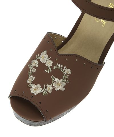 Embroidery up (brown)
