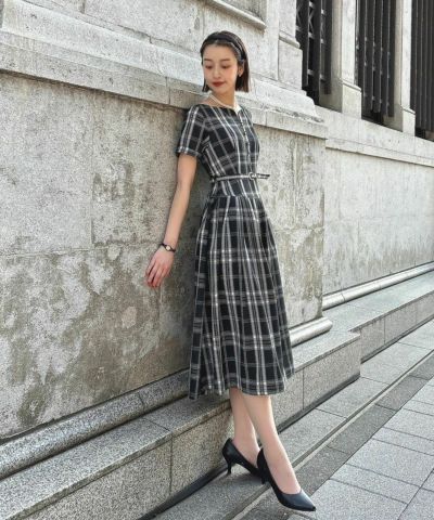 [Pre-order] Keyhole collar tuck dress/an3 Limited [49DE03g005-2] [Expected to arrive in mid-June]