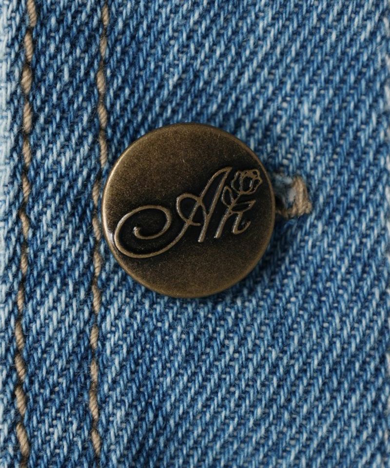 button (light blue)