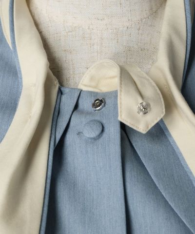 Snap button (light blue x white)