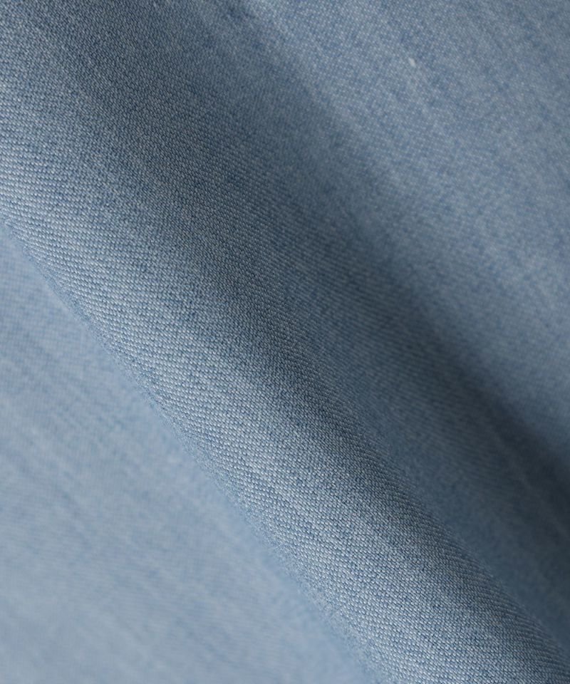 Fabric close-up (light blue x white)