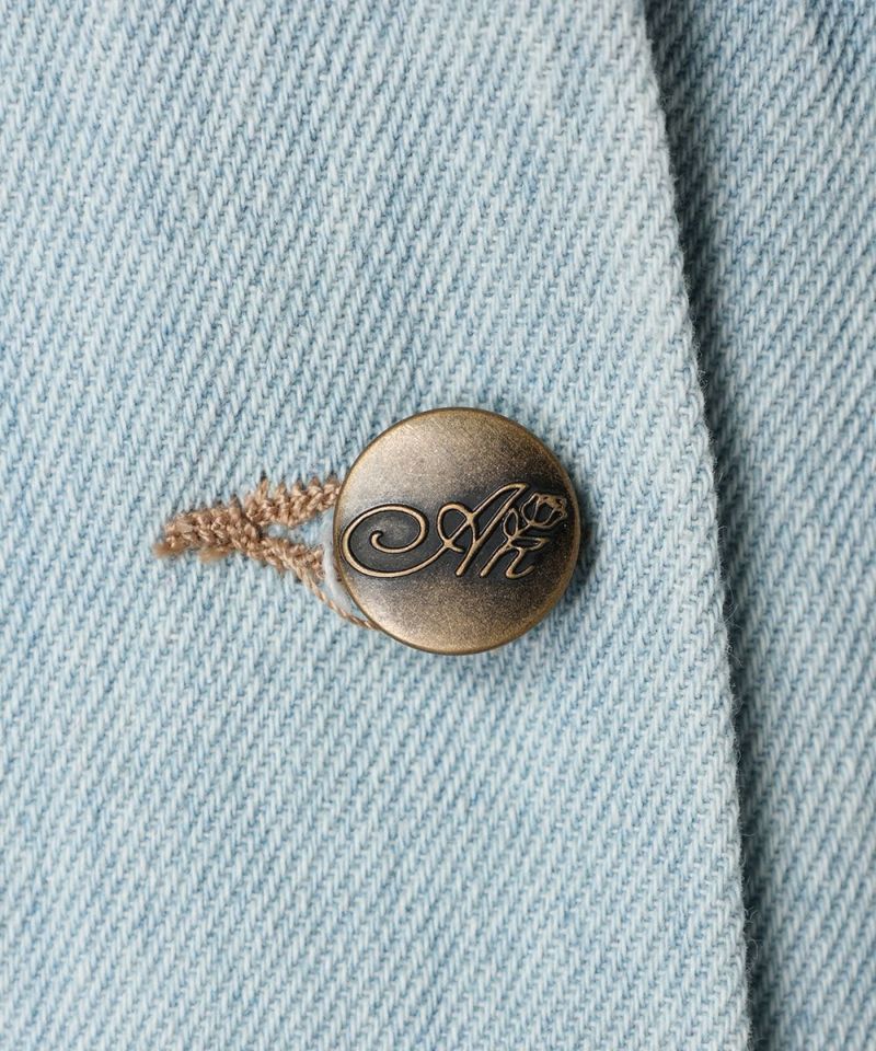 button (light blue)