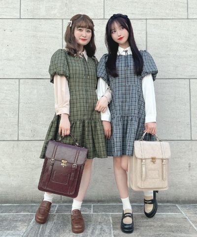 Left: brown / Right: black×beige
