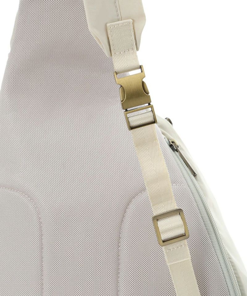 今期　Fintフリル　ワンショルダーバッグ フィント F i.n.t フリル使いワンショルダーバッグ （IVORY