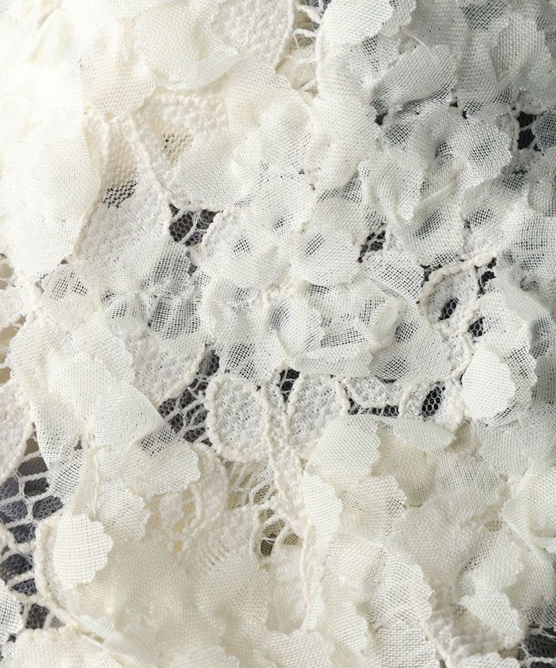 Close-up of the yoke (light gray)