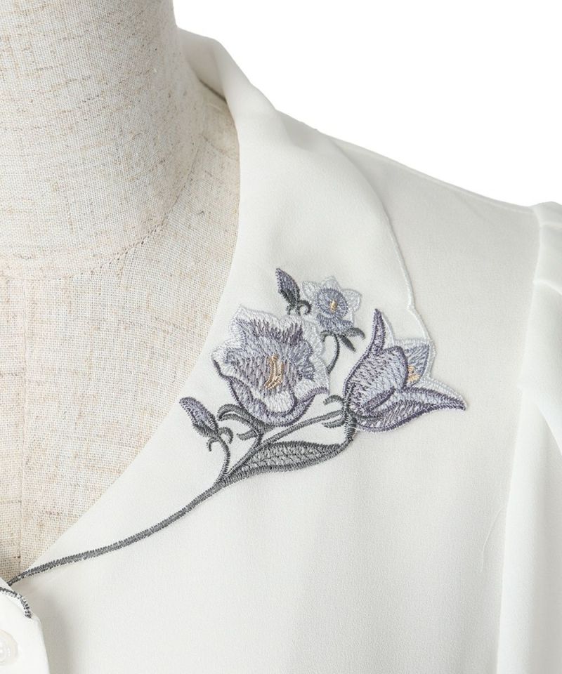 Embroidery up (off white x blue)