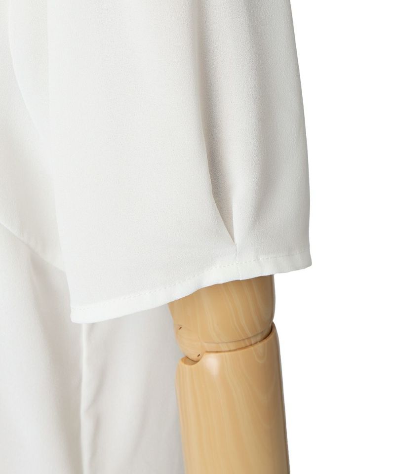 Sleeve close-up (off white×blue)