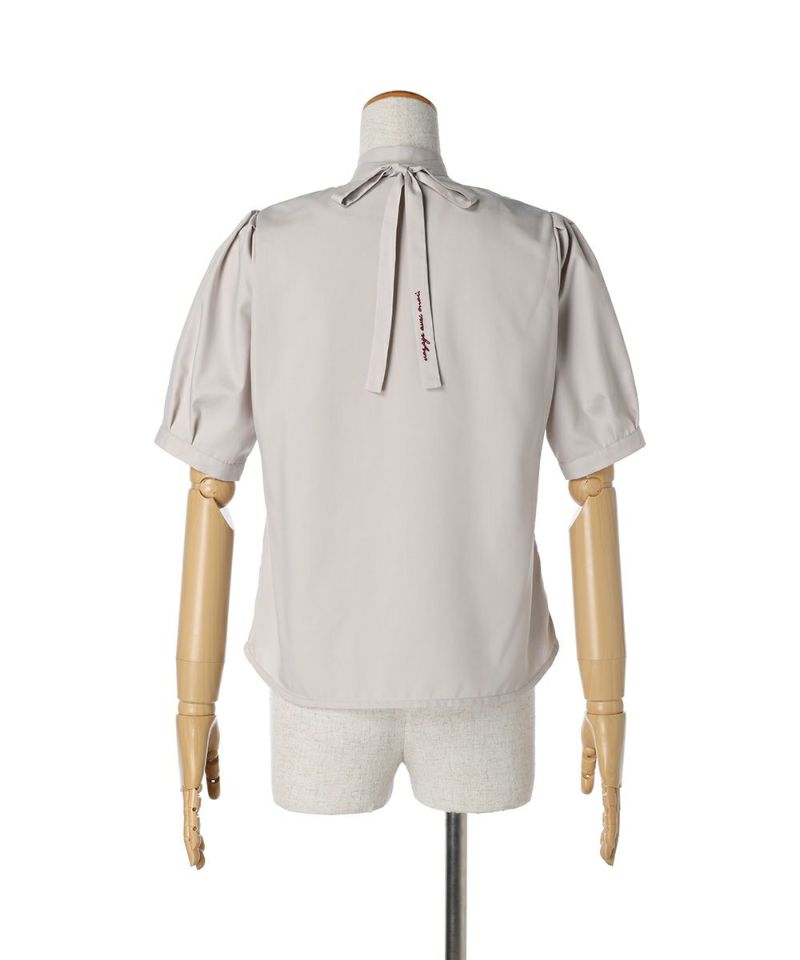 Tie tied at the back / Back (light beige)