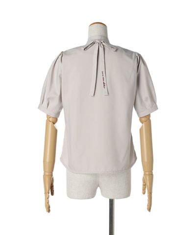 Tie tied at the back / Back (light beige)