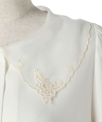 Embroidery up (off white)