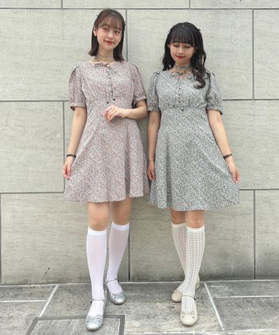□Small floral print mini dress with choker ribbon/F i.n.t [50AE01h021]