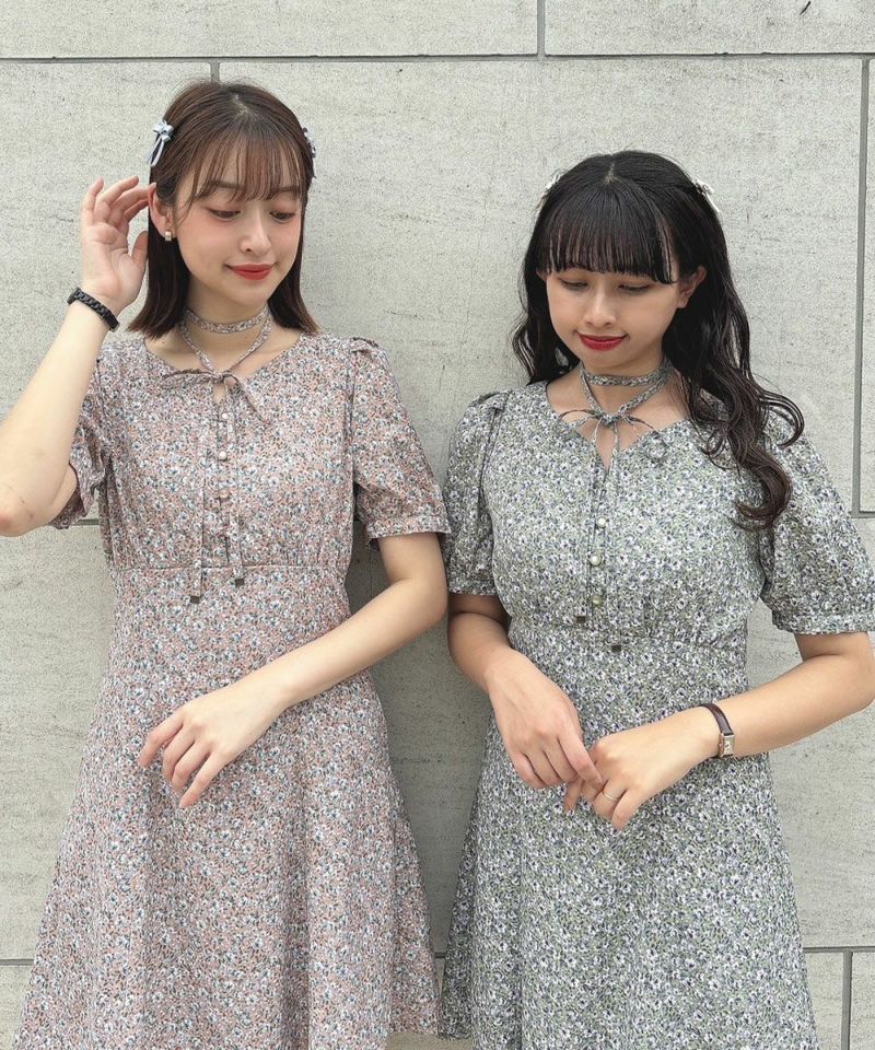 □チョーカーリボン付き小花柄ミニワンピース/F i.n.t □チョーカーリボン付き小花柄ミニワンピース/F i.n.t