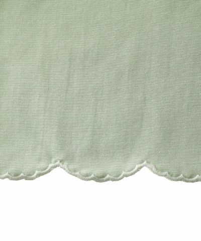 Embroidery close-up / hem (light green)