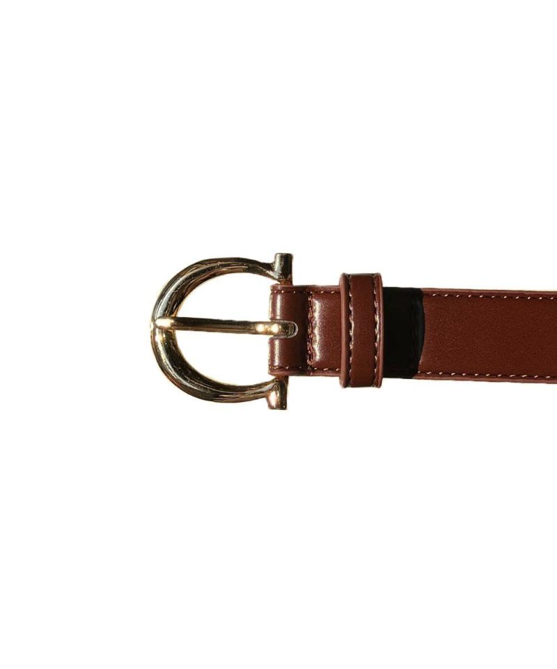 Metal fittings close-up (brown)