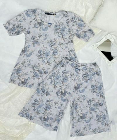 Rose pattern room wear set [flared pants] / F i.n.t [000000143B]