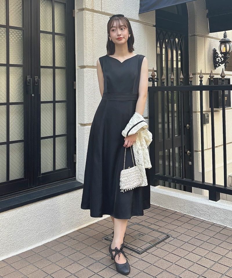 black / 165cm / jacket removed / wearing size 2