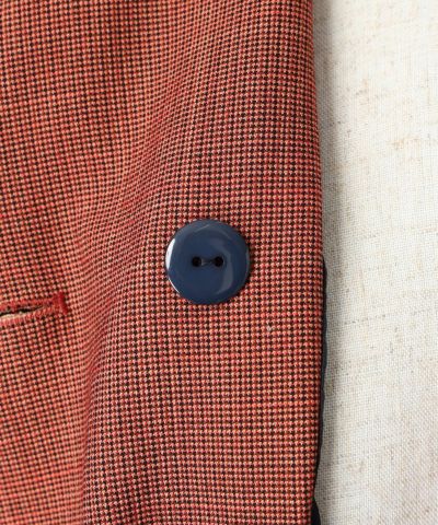 Back button (red×navy)