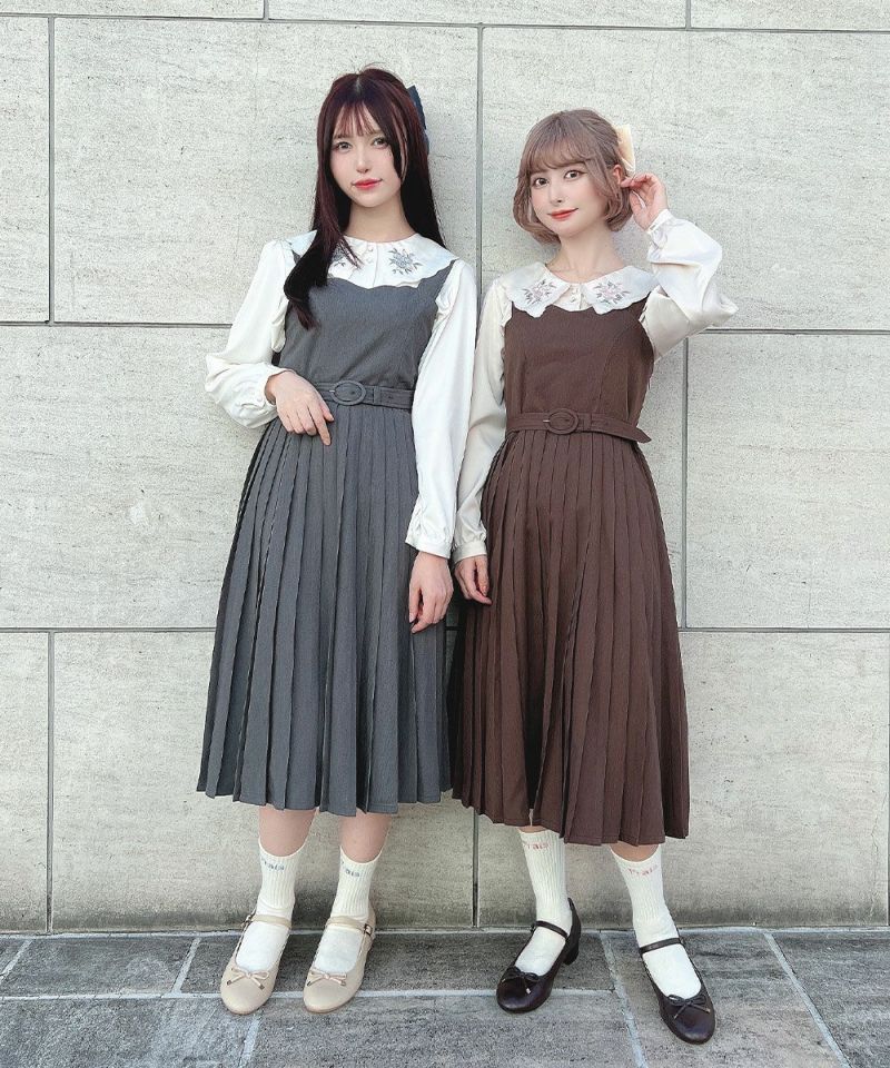 Left: cream, Right: brown