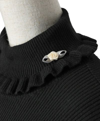 Rose motif (black)